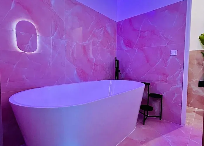 Intimate Escape - Seaside - Bath - Wifi - Ac Apartment Nizza